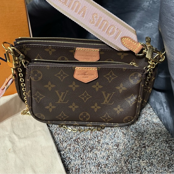 Louis Vuitton multi pochette. Monogram with pink strap - Picture 4 of 15